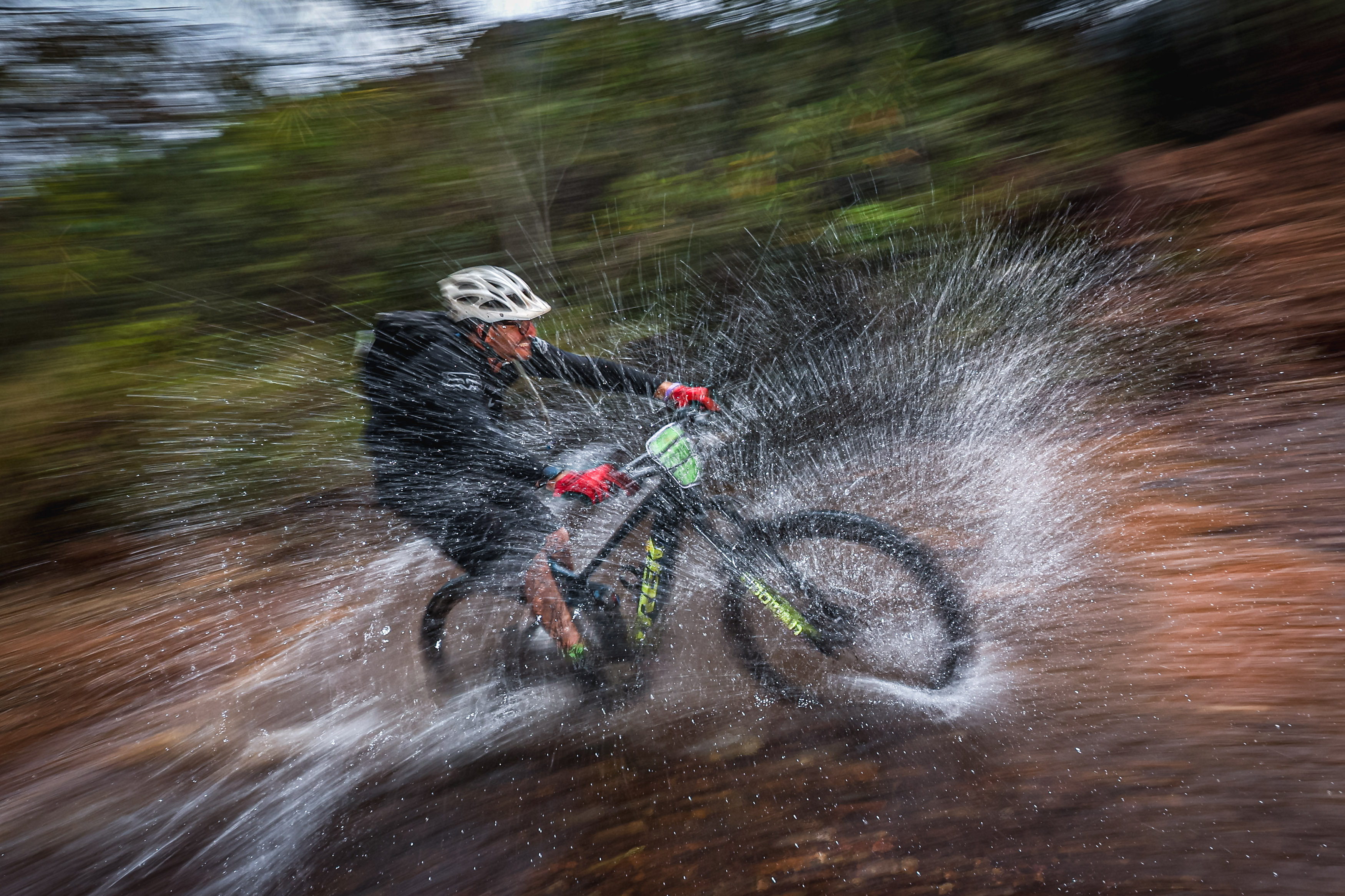 Como encontrar fotos de ciclismo, do MTB ou do ciclismo de estrada na Fotop